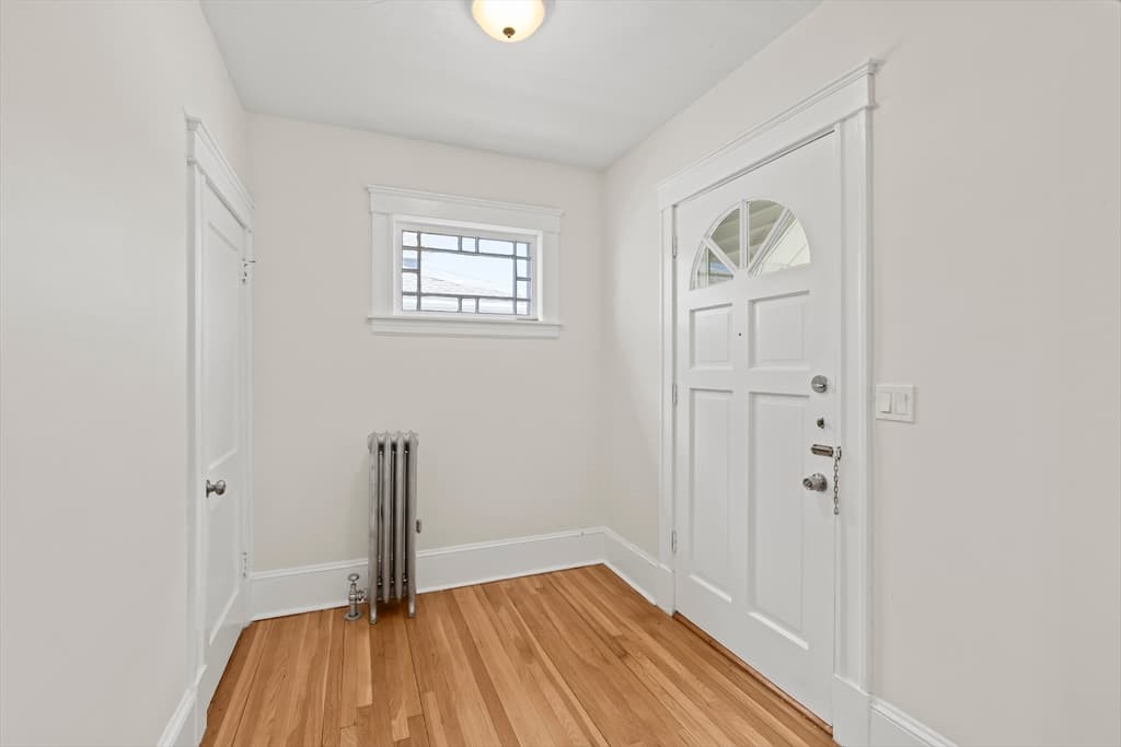 Single Family Residence at 334 Sea St, Quincy MA 02169, photo 3 of 26