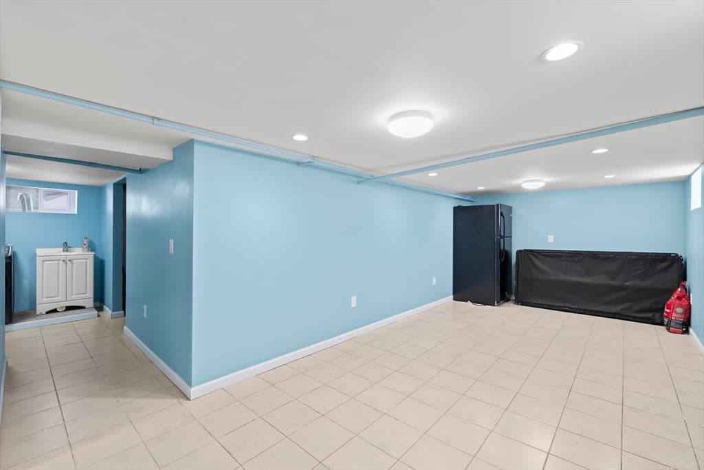 Single Family Residence at 334 Sea St, Quincy MA 02169, photo 21 of 26