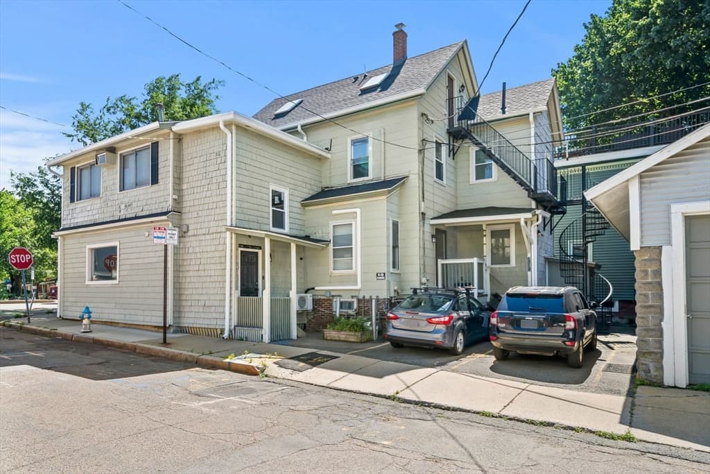 Condominium at 2512 Massachusetts Ave # 3, Cambridge MA 02140, Cambridge, photo 3 of 17