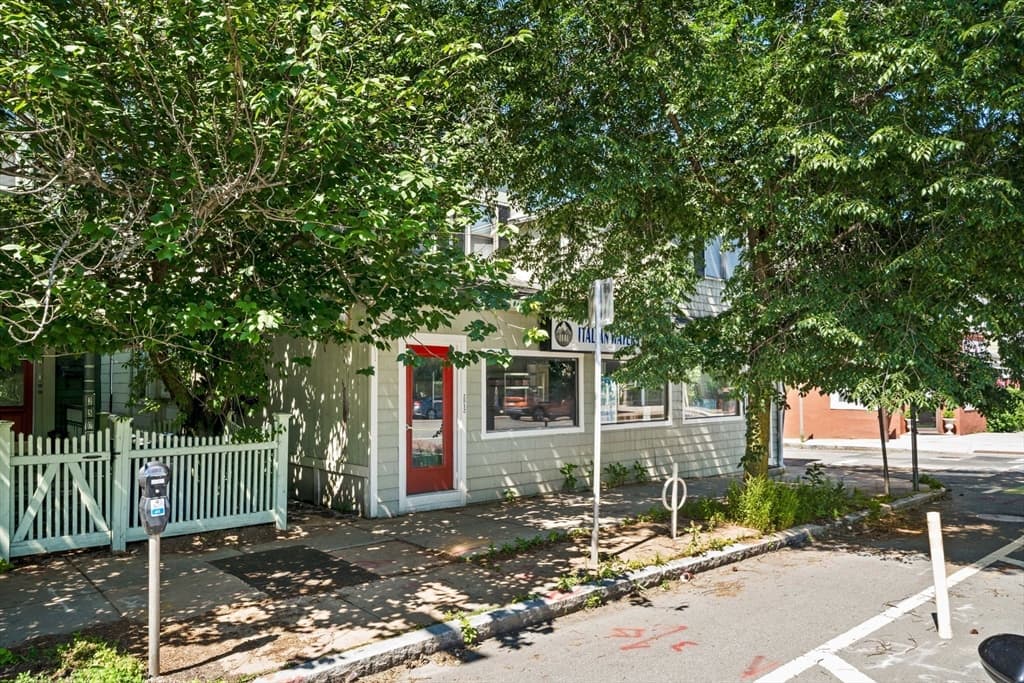 2512 Massachusetts Ave # 3, Cambridge MA 02140