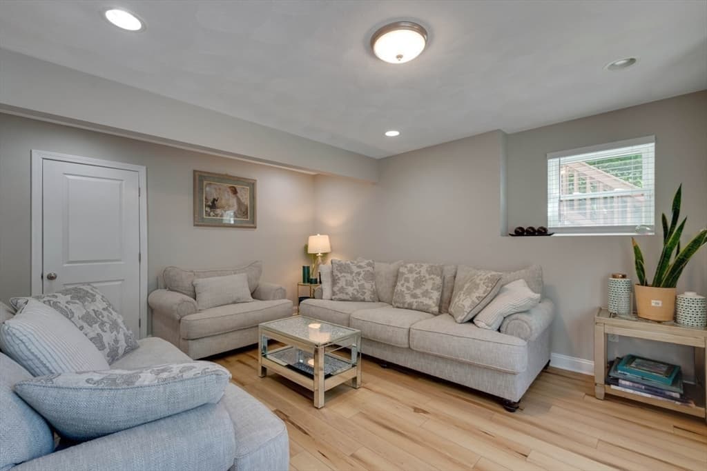 Single Family Residence at 23 Lovers Leap Ave, Lynn MA 01904, photo 6 of 30