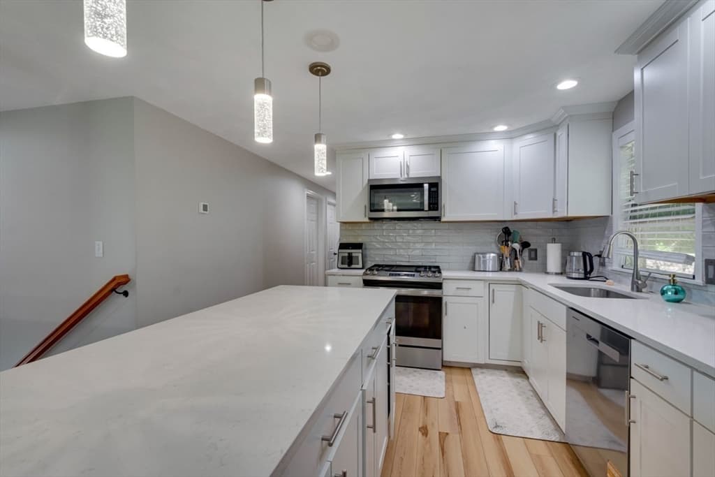 Single Family Residence at 23 Lovers Leap Ave, Lynn MA 01904, photo 3 of 30
