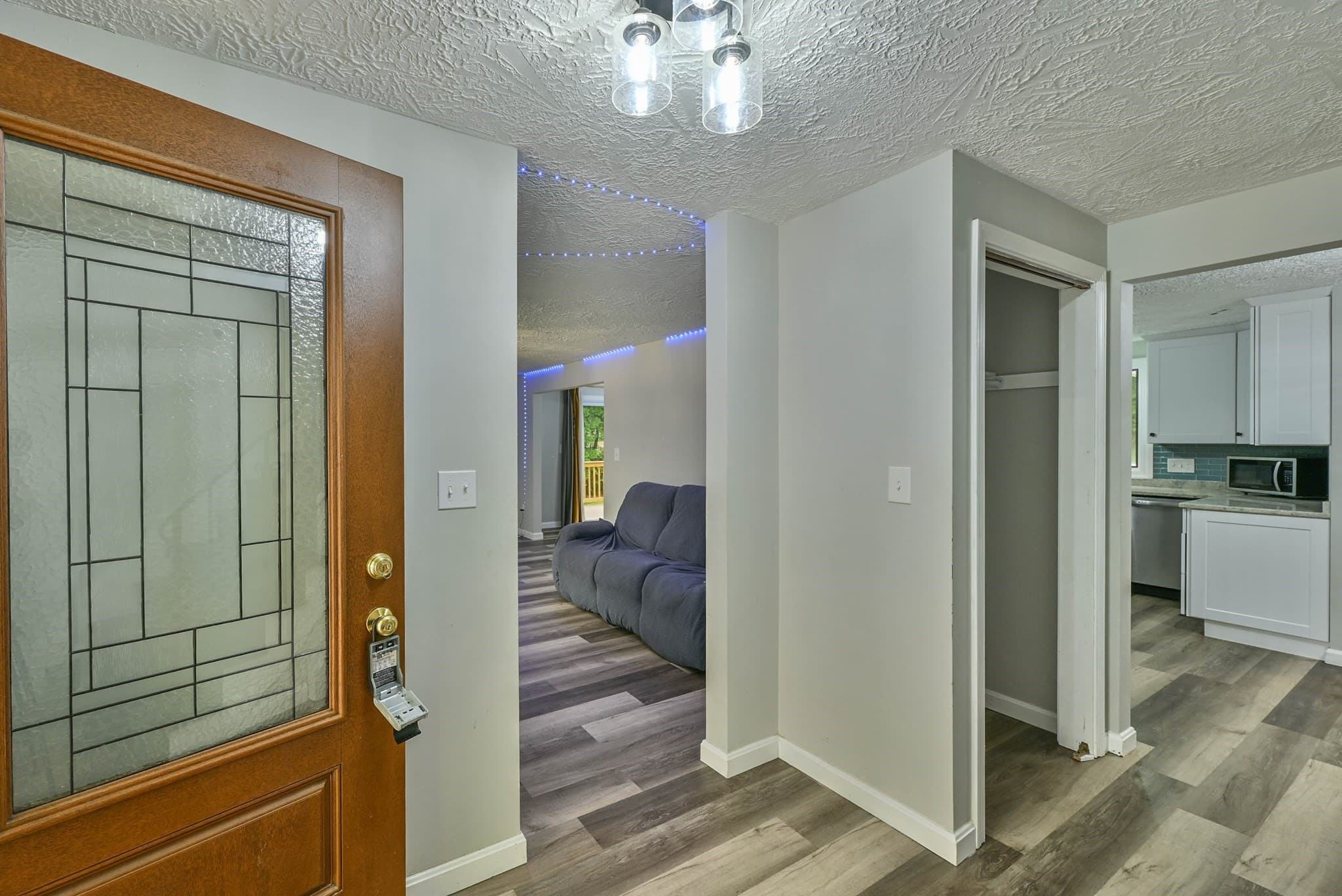 Single Family Residence at 48 Central St, Auburn MA 01501, photo 6 of 27