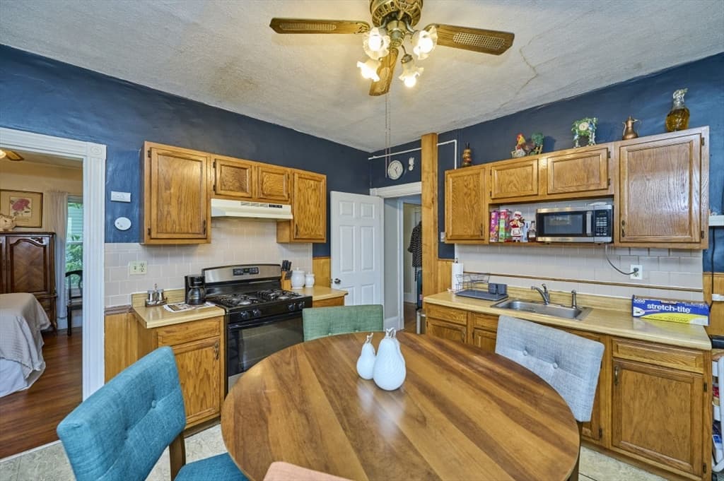 3 Family - 3 Units Up/Down at 74-76 Poplar, Boston MA 02131, Boston, photo 5 of 23