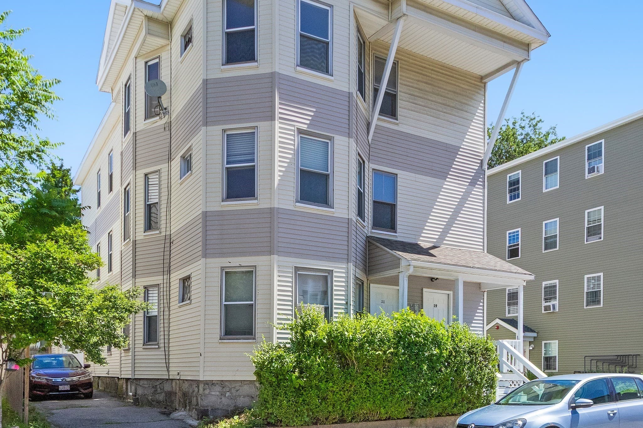 3 Family - 3 Units Up/Down at 19-21 Henchman Street, Worcester MA 01605, photo 2 of 41