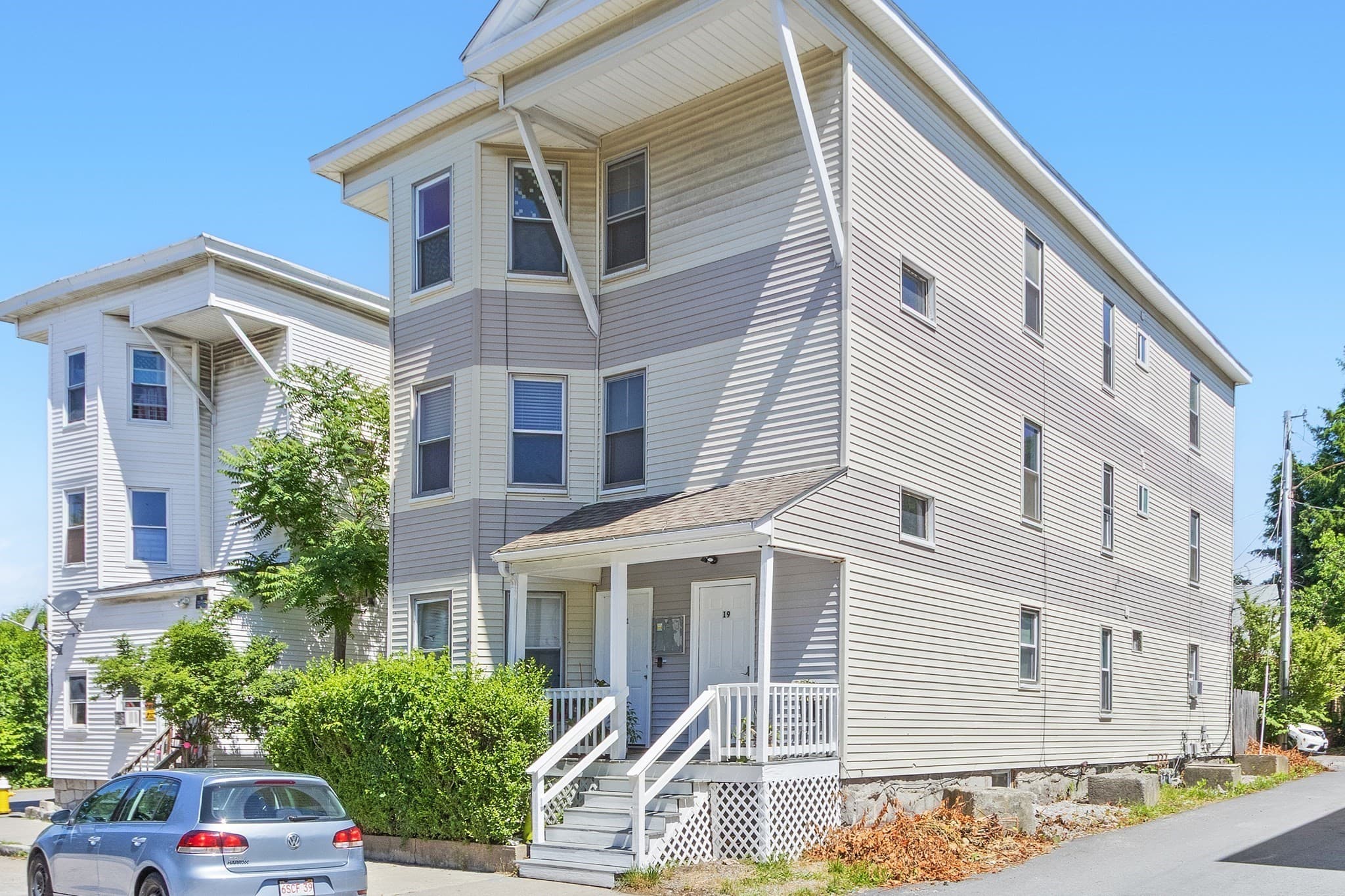 3 Family - 3 Units Up/Down at 19-21 Henchman Street, Worcester MA 01605, photo 3 of 41