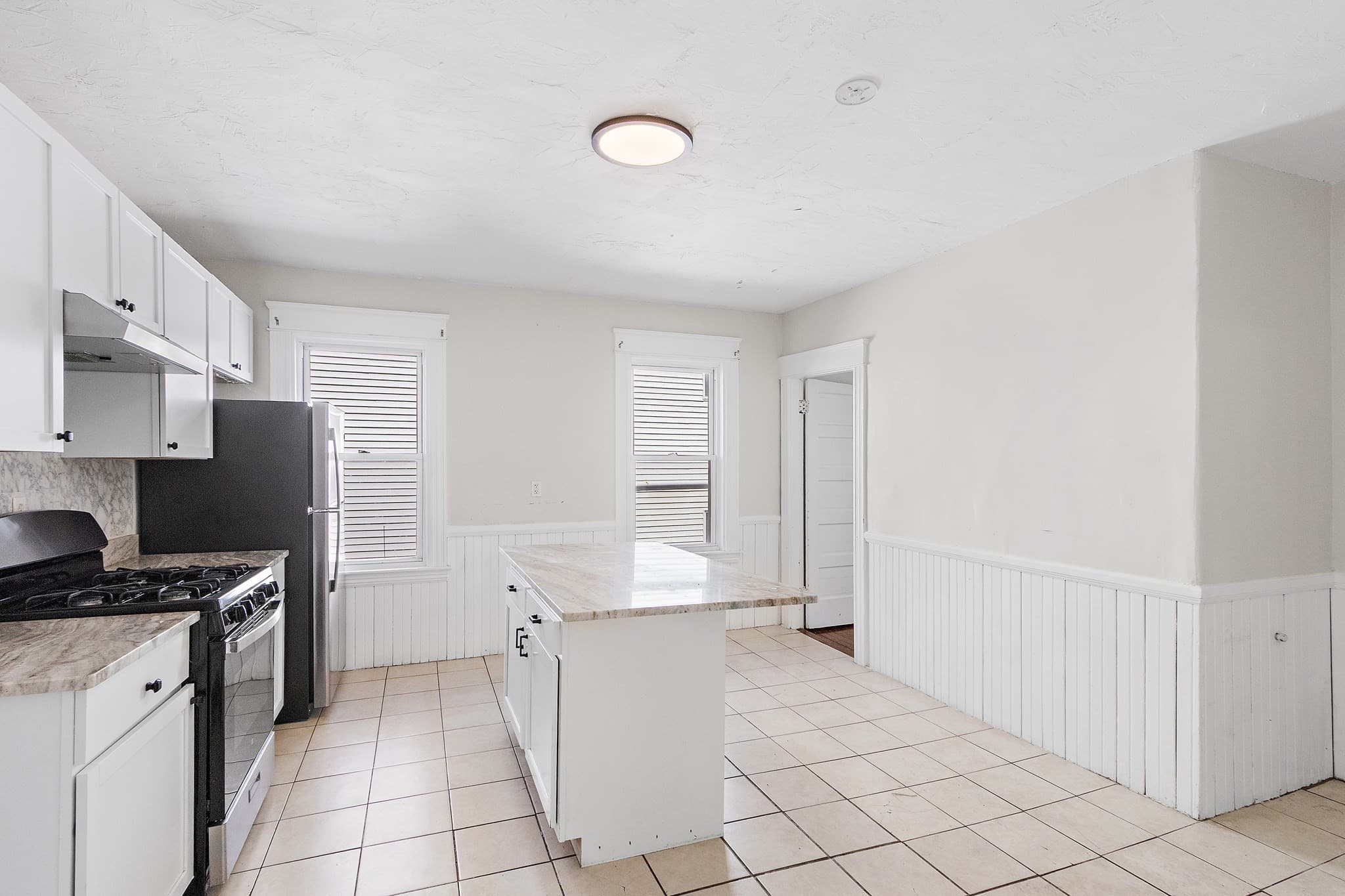 3 Family - 3 Units Up/Down at 19-21 Henchman Street, Worcester MA 01605, photo 14 of 41