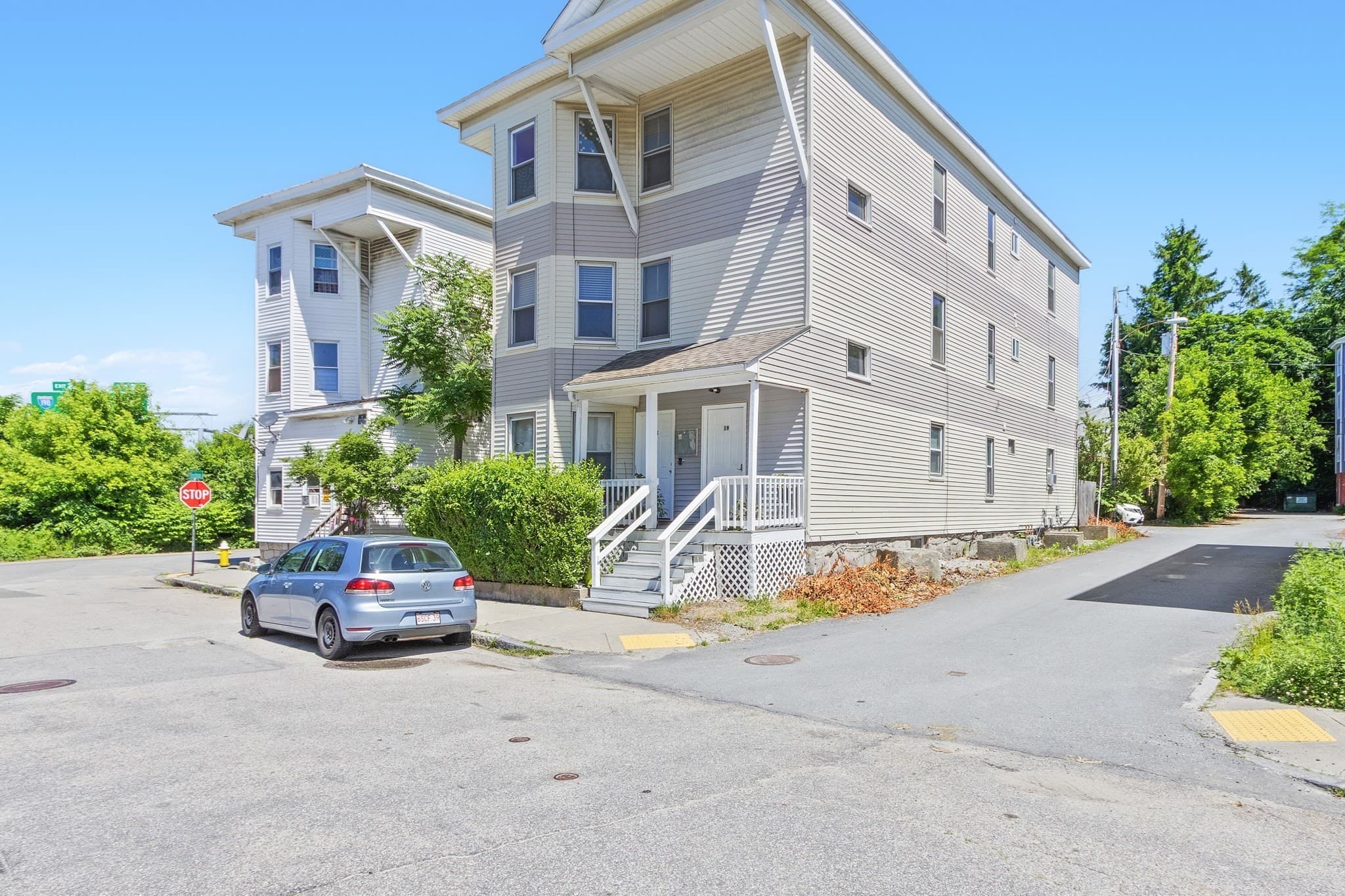 3 Family - 3 Units Up/Down at 19-21 Henchman Street, Worcester MA 01605, photo 4 of 41