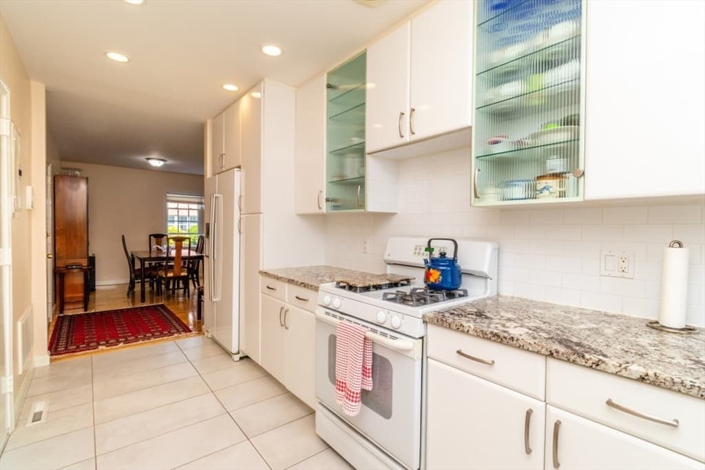 Condominium at 26 Lake Shore Ct # 1, Boston MA 02135, photo 5 of 28