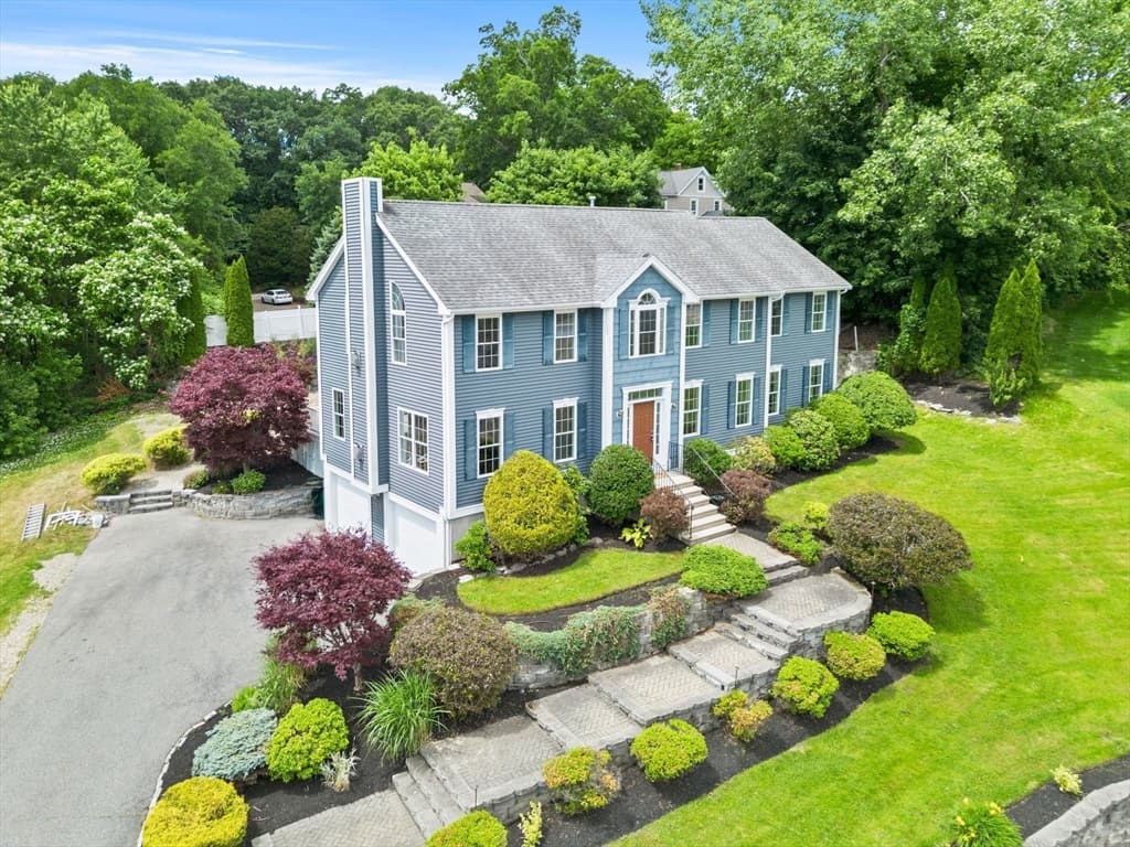 8 Woods Hill Cir, Woburn MA 01801 photo 2