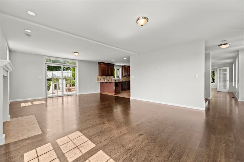 8 Woods Hill Cir, Woburn MA 01801 photo 6