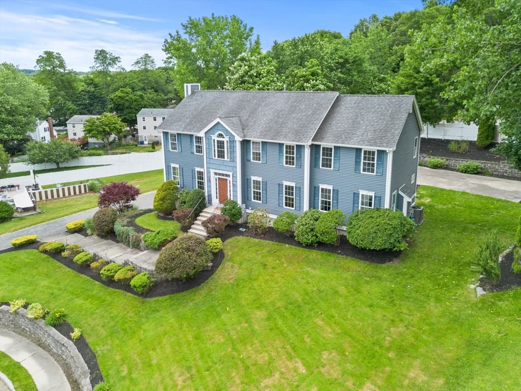 8 Woods Hill Cir, Woburn MA 01801 photo 3
