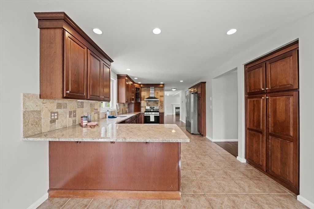 8 Woods Hill Cir, Woburn MA 01801 photo 10