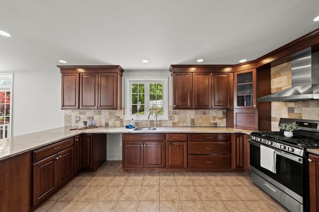 8 Woods Hill Cir, Woburn MA 01801 photo 8