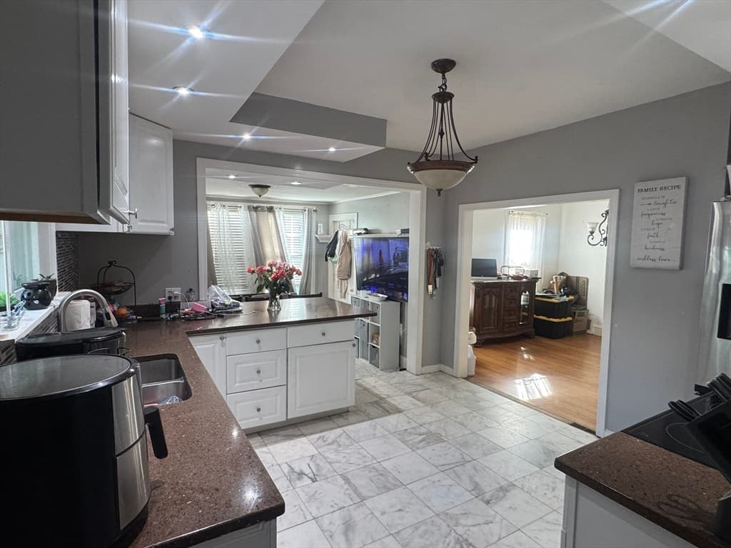 Single Family Residence at 35 Farmland, Lowell MA 01852, photo 6 of 22