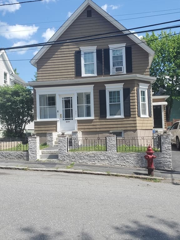 35 Farmland, Lowell MA 01852