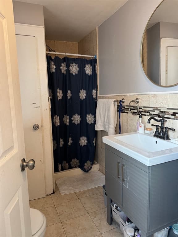 Single Family Residence at 35 Farmland, Lowell MA 01852, photo 9 of 22