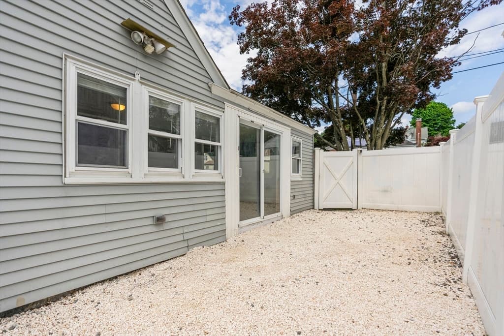 Single Family Residence at 40 Calumet Ave, Worcester MA 01606, photo 27 of 29