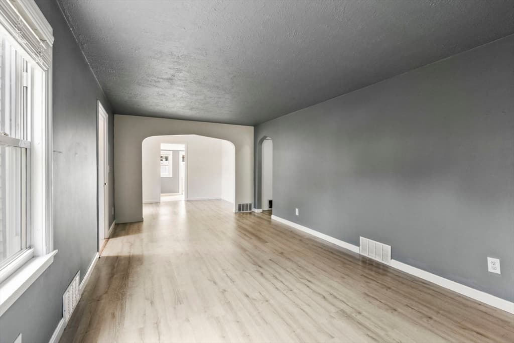 Single Family Residence at 40 Calumet Ave, Worcester MA 01606, photo 6 of 29