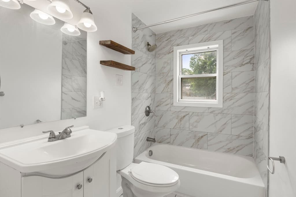 Single Family Residence at 40 Calumet Ave, Worcester MA 01606, photo 16 of 29