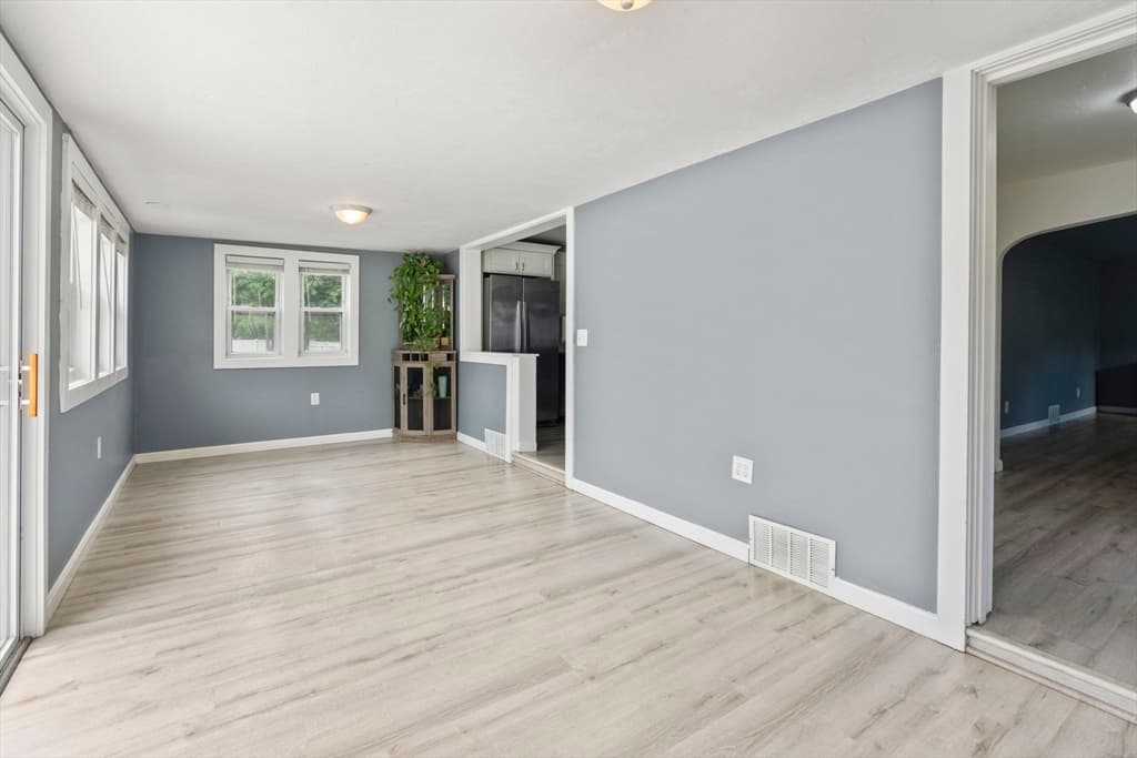 Single Family Residence at 40 Calumet Ave, Worcester MA 01606, photo 10 of 29