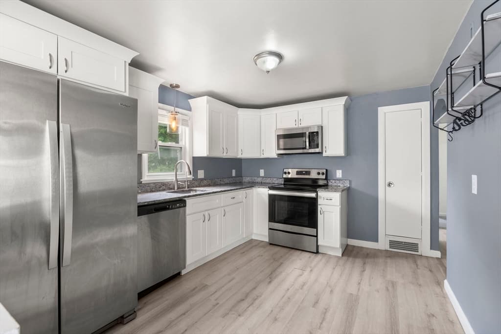 Single Family Residence at 40 Calumet Ave, Worcester MA 01606, photo 11 of 29