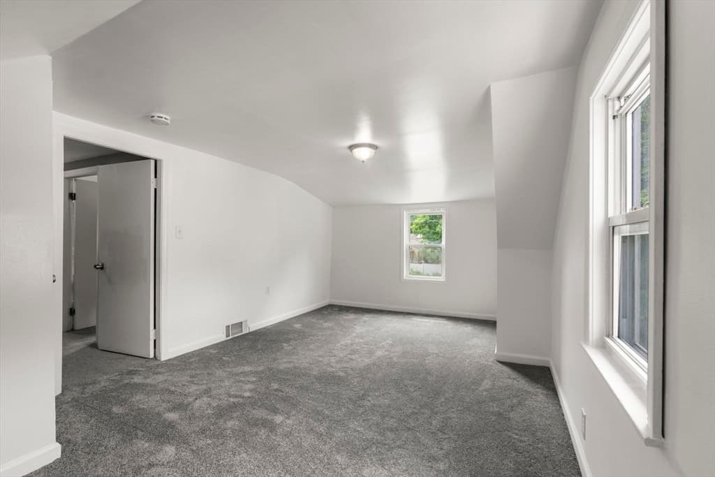 Single Family Residence at 40 Calumet Ave, Worcester MA 01606, photo 19 of 29
