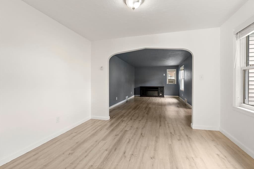 Single Family Residence at 40 Calumet Ave, Worcester MA 01606, photo 8 of 29