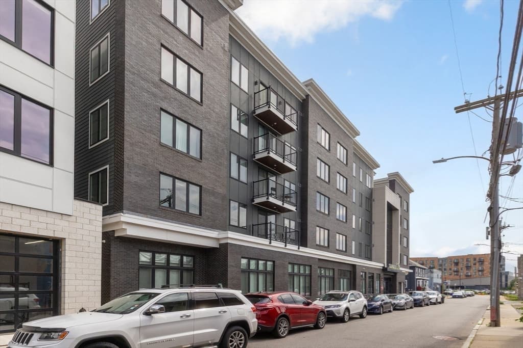 Condominium at 50 Hichborn St # 506, Boston MA 02135, photo 6 of 27