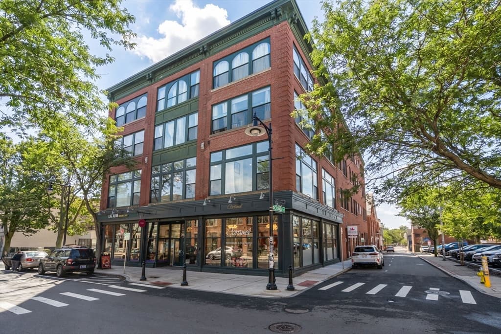 281 Essex St # 206, Salem MA 01970