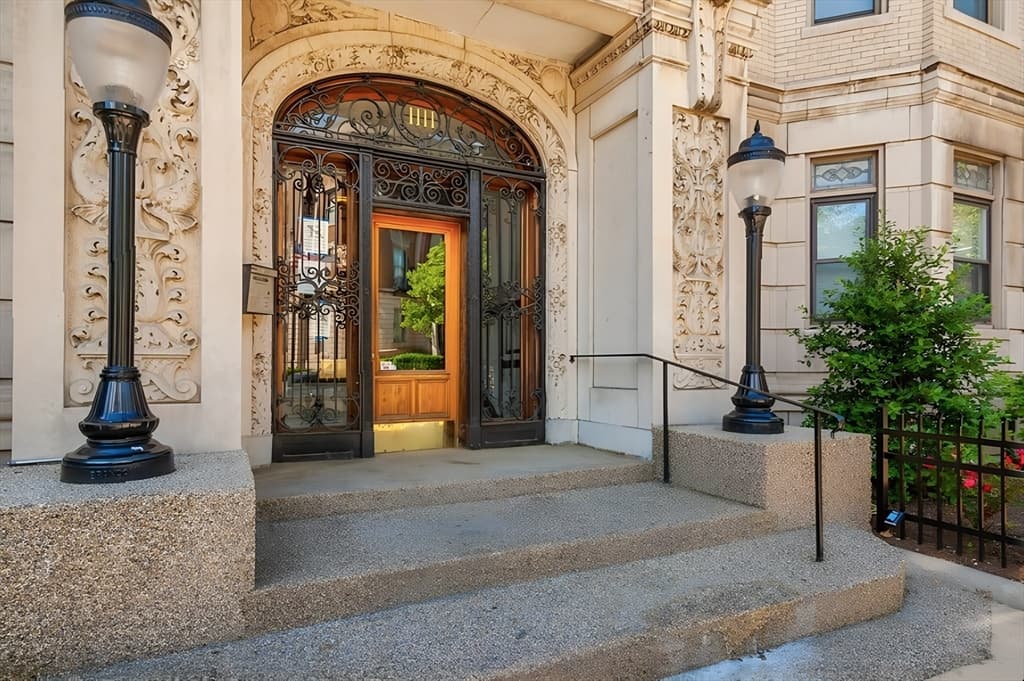 Condominium at 1111 Boylston St. # 48, Boston MA 02215, photo 3 of 16