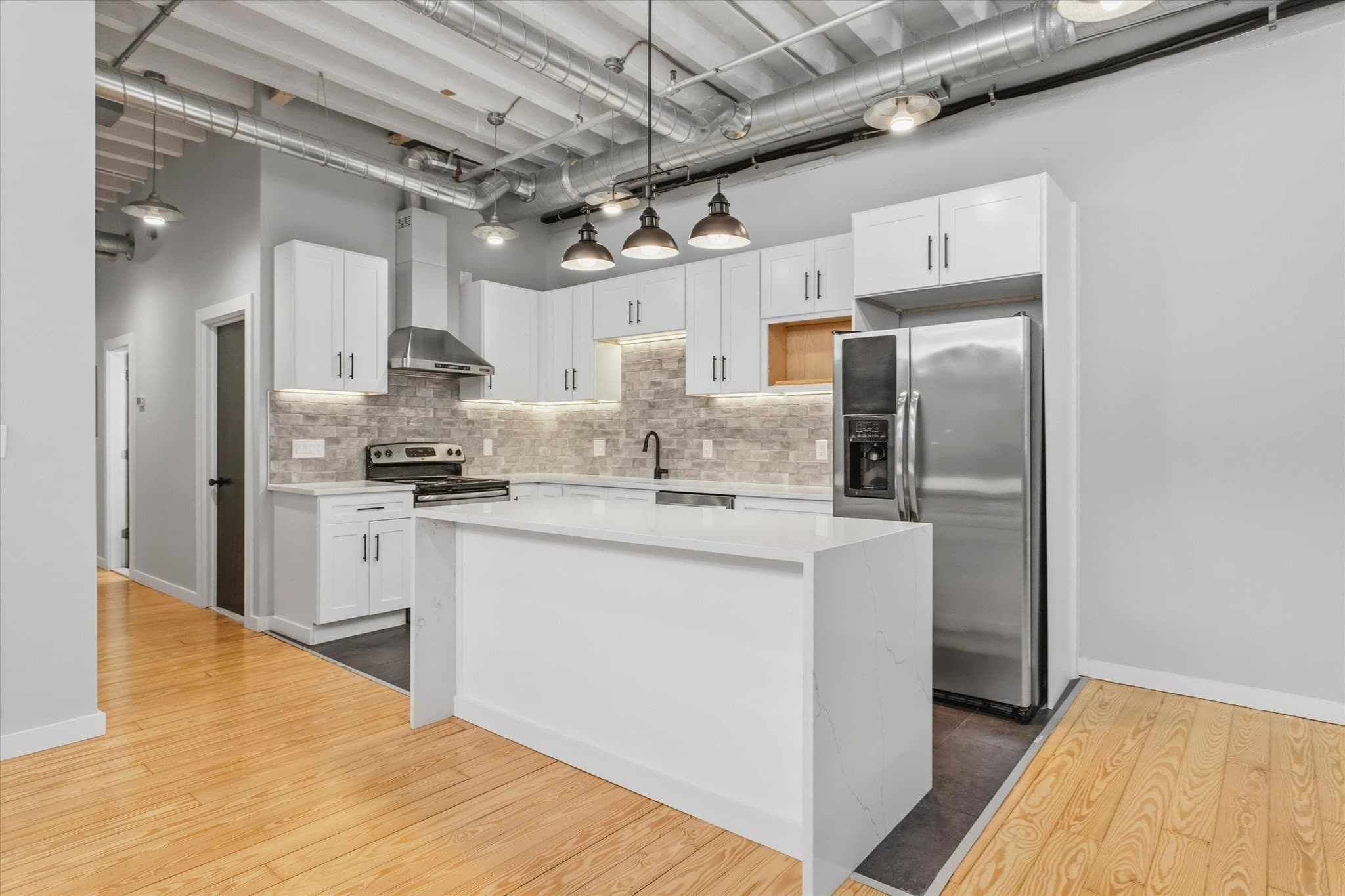 Condominium at 107 South St # 2F, Boston MA 02111, photo 2 of 38