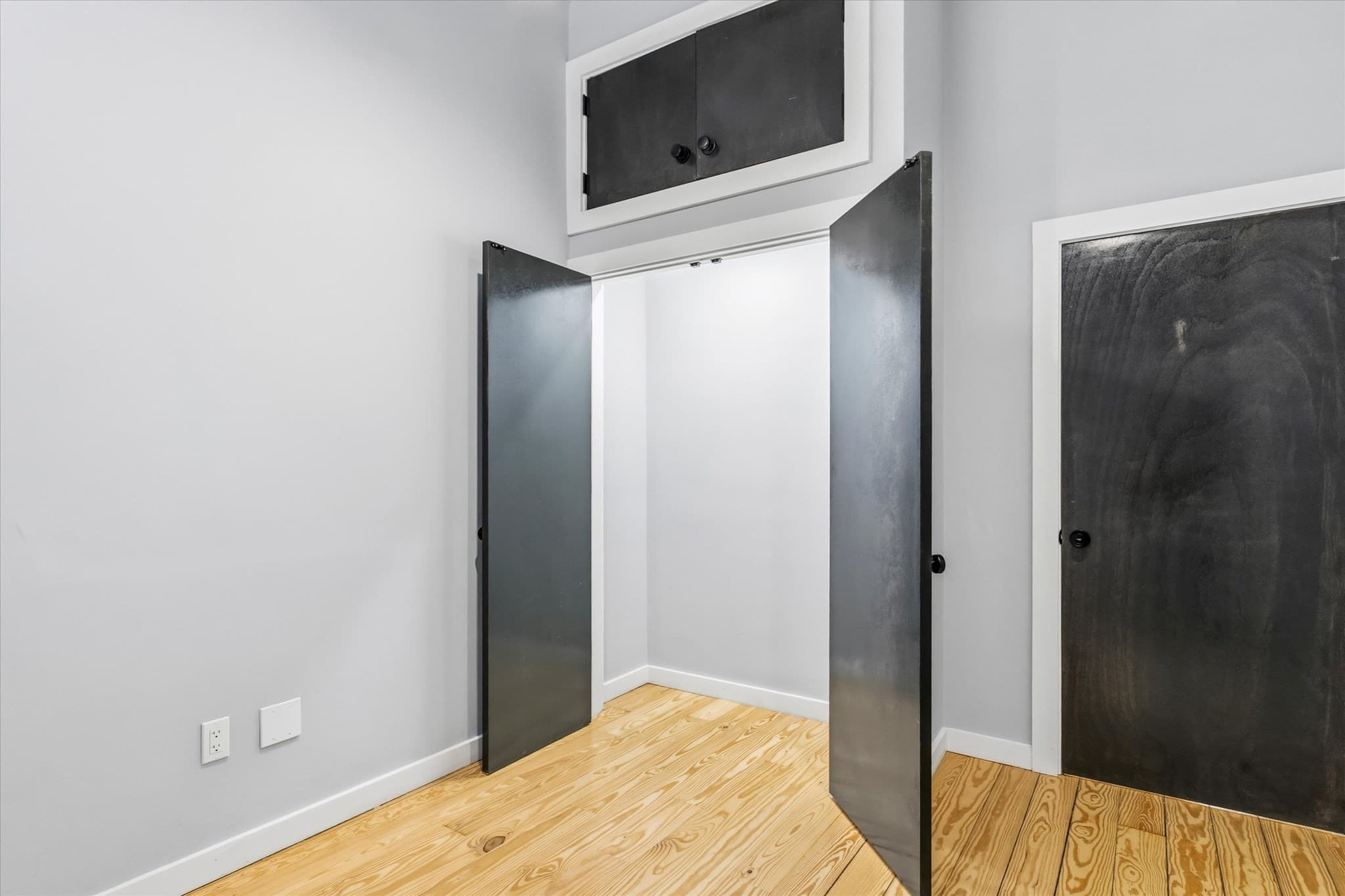 Condominium at 107 South St # 2F, Boston MA 02111, photo 31 of 38