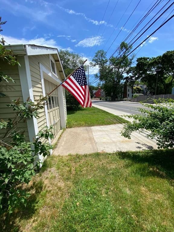 Single Family Residence at 360 Merrimac Street, Newburyport MA 01950, photo 3 of 41