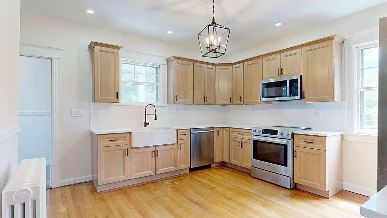 Single Family Residence at 911 Pleasant St, Worcester MA 01602, photo 13 of 42