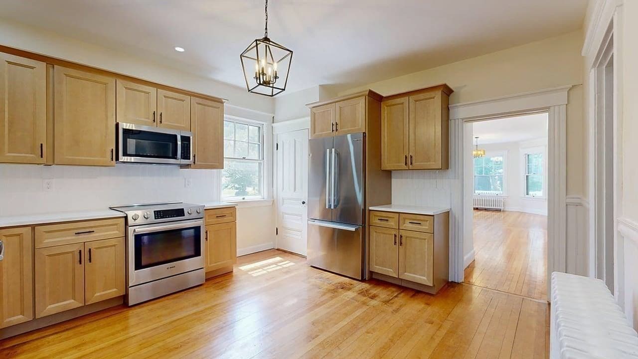 Single Family Residence at 911 Pleasant St, Worcester MA 01602, photo 16 of 42