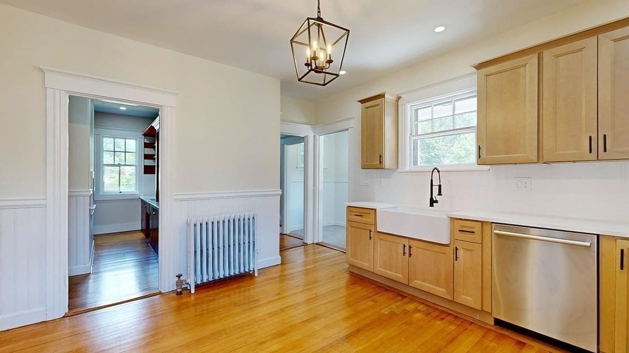 Single Family Residence at 911 Pleasant St, Worcester MA 01602, photo 15 of 42