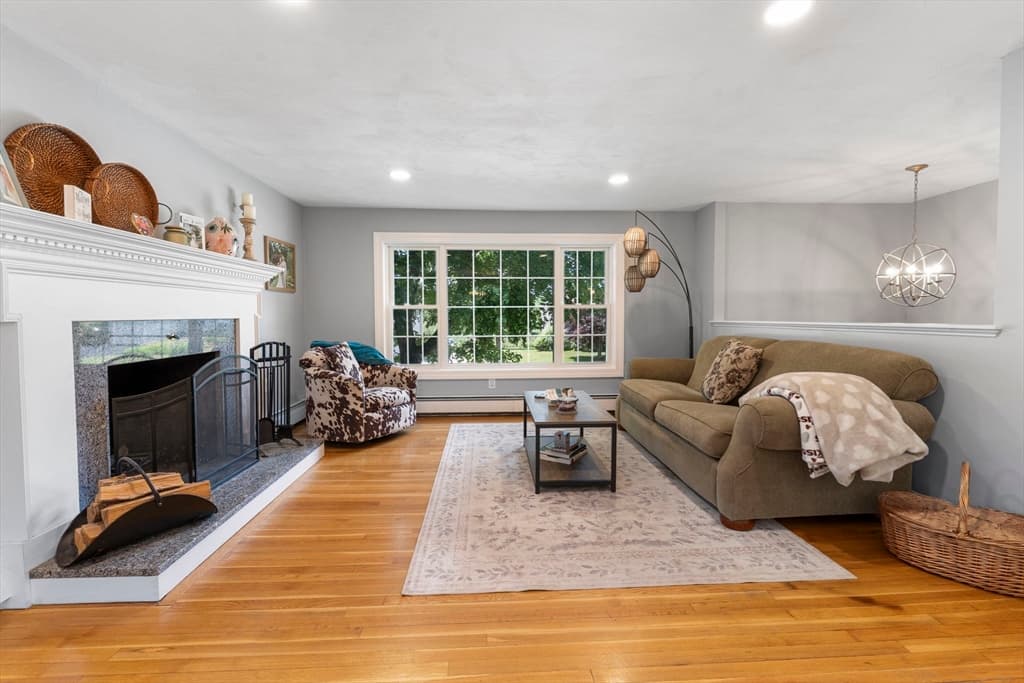 Single Family Residence at 35 Oakmeadow Ln, Methuen MA 01844, Methuen, photo 10 of 42