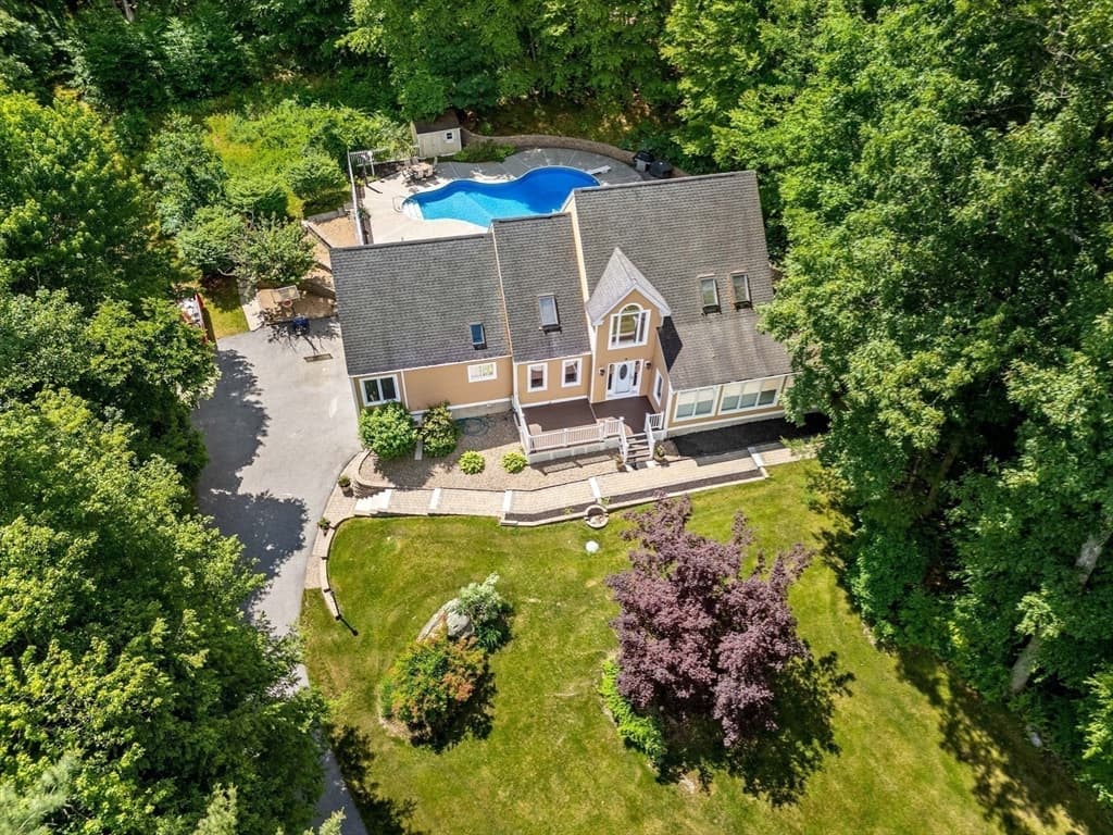 9 Abby Road, Westford MA 01886