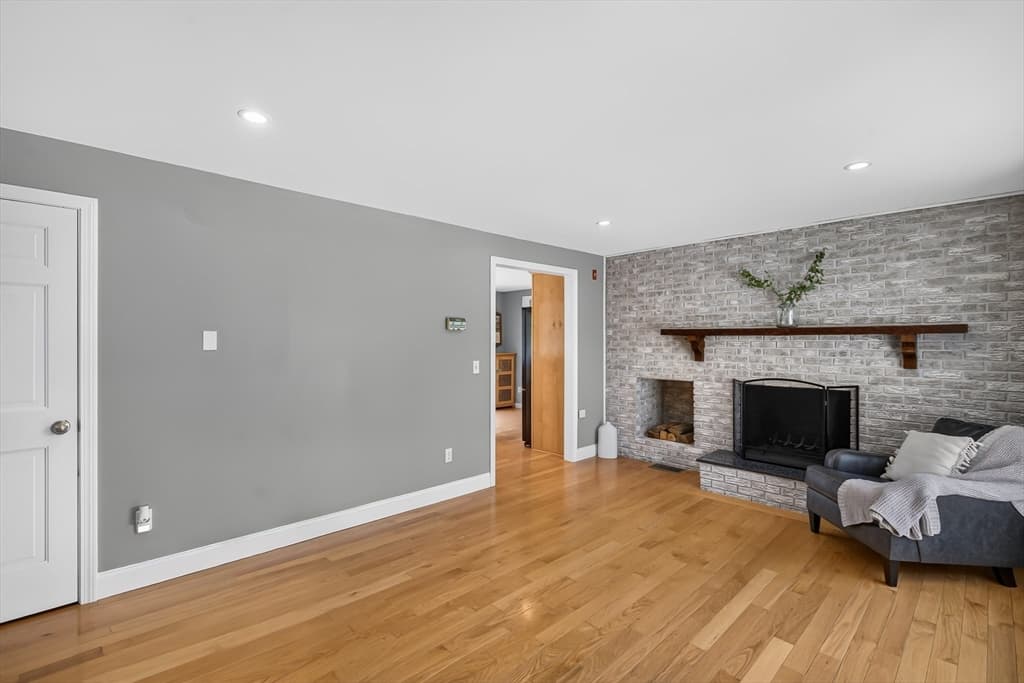 Single Family Residence at 38 Brown Ave, Lunenburg MA 01462, photo 6 of 42
