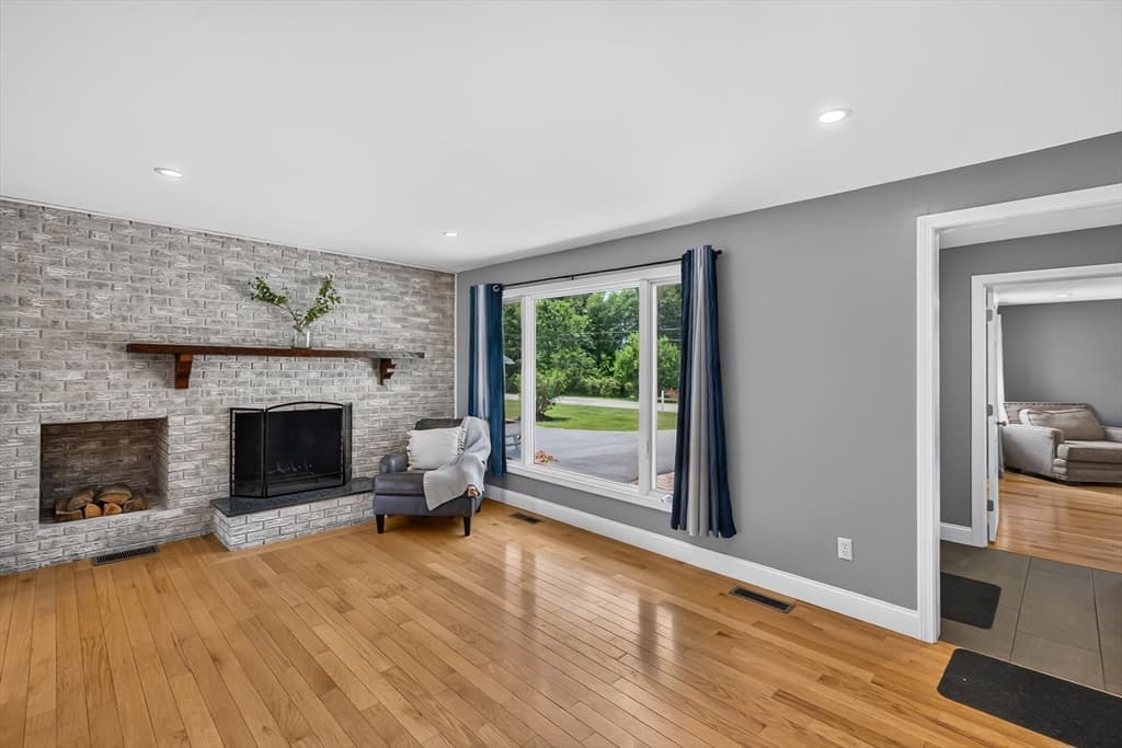 Single Family Residence at 38 Brown Ave, Lunenburg MA 01462, photo 8 of 42