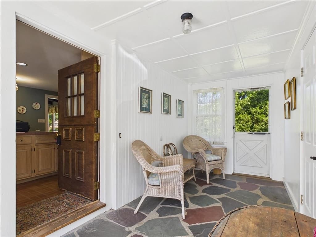 627 S Franklin St, Holbrook MA 02343