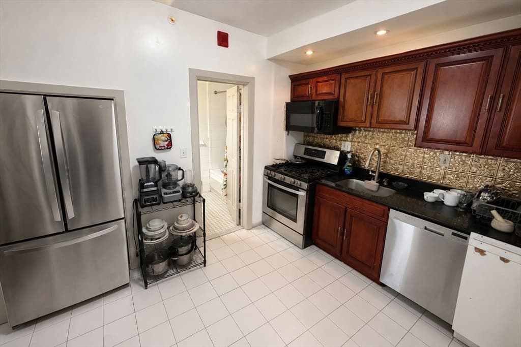 285 Lynn Shore Dr # 101, Lynn MA 01902