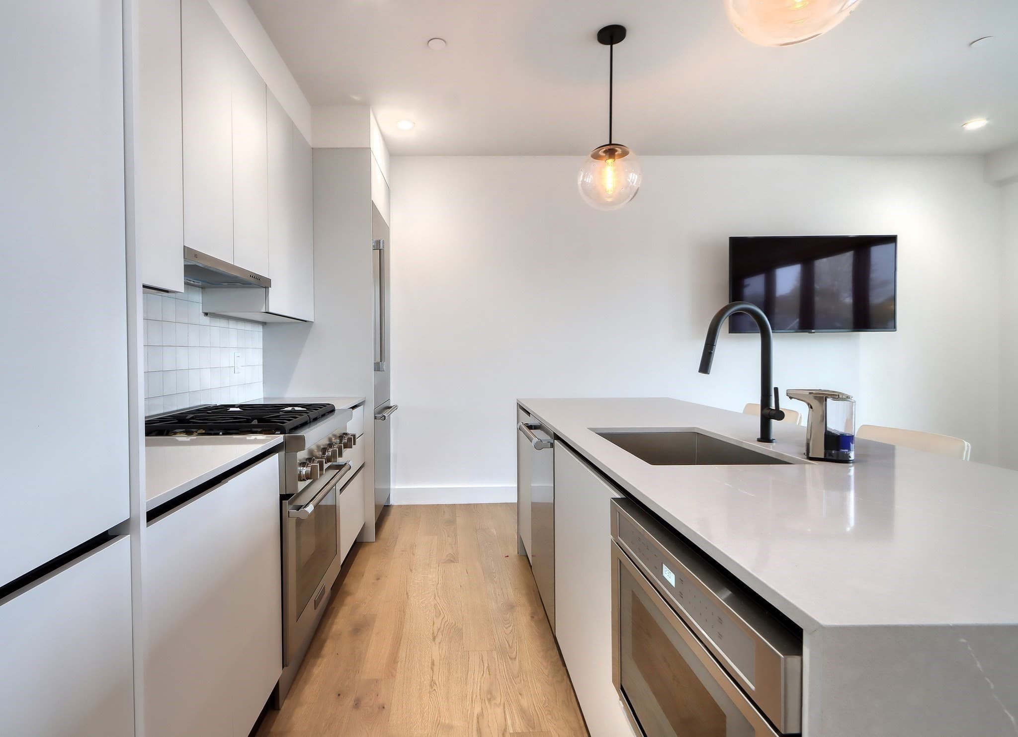 Condominium at 472 West Broadway # 204, Boston MA 02127, Boston, photo 2 of 23