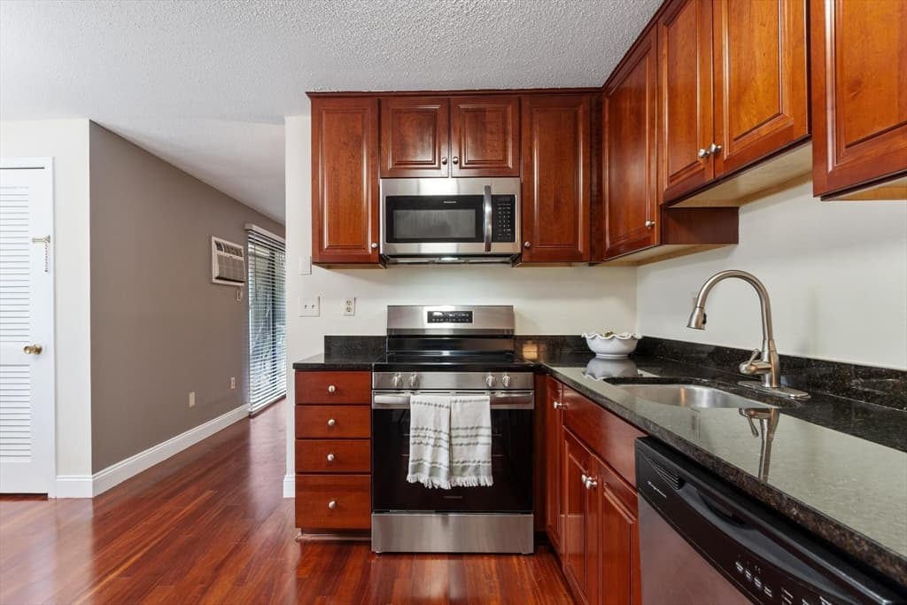 2510 Skyline # 7, Lowell MA 01854 photo 12