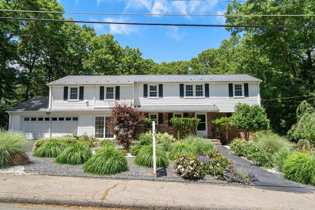 19 Country Ln, Sharon MA 02067