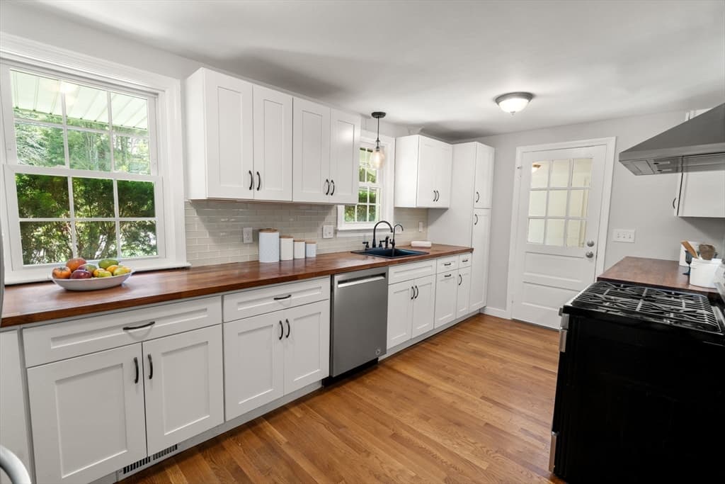 19 Country Ln, Sharon MA 02067 photo 4