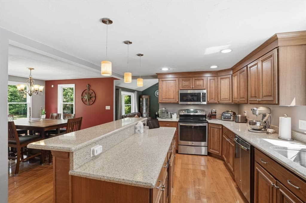 Single Family Residence at 61 Stoney Weir Rd, Halifax MA 02338, Halifax, photo 6 of 42