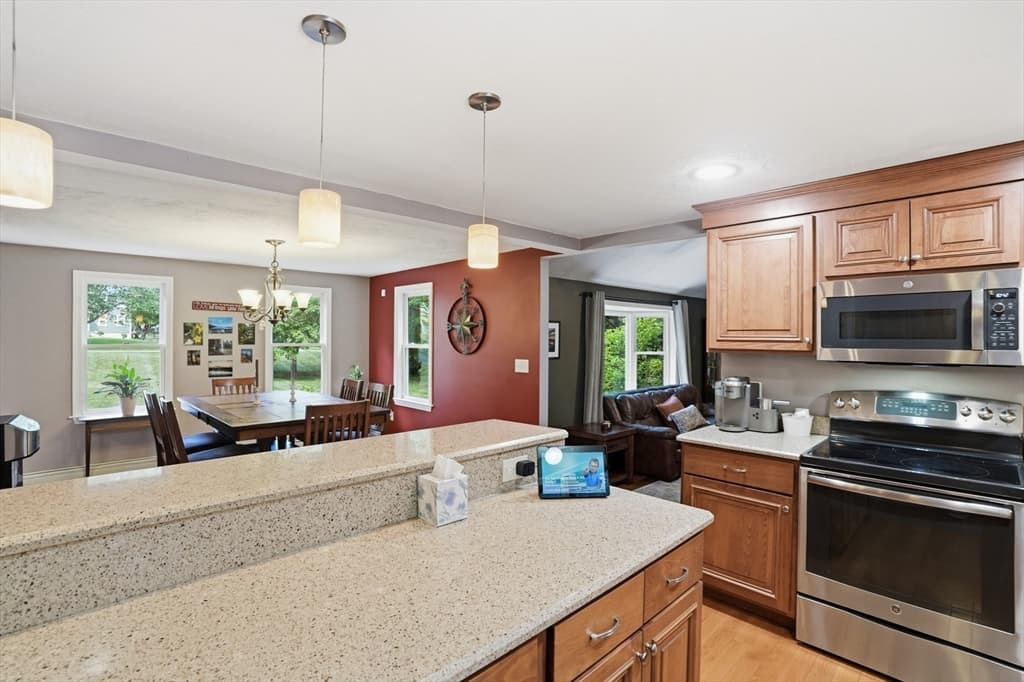 Single Family Residence at 61 Stoney Weir Rd, Halifax MA 02338, Halifax, photo 7 of 42