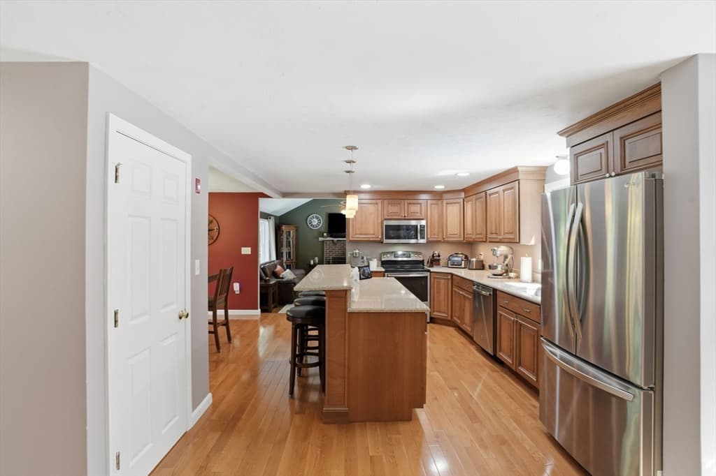 Single Family Residence at 61 Stoney Weir Rd, Halifax MA 02338, Halifax, photo 5 of 42